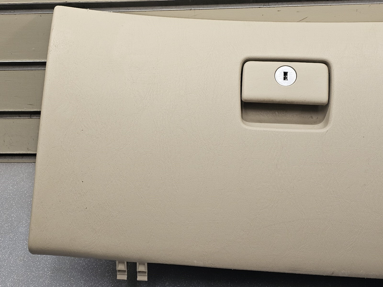 04-08 Solara Dash Glove Box Storage Compartment Instrument Panel Assembly Tan