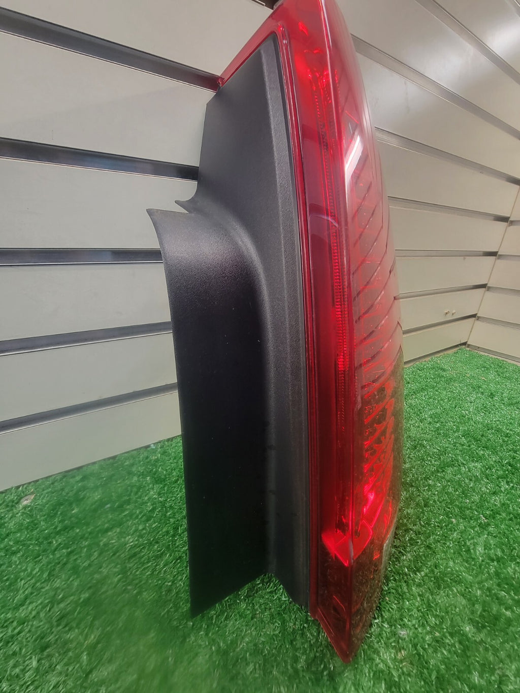🔥08-13 Cadillac CTS Sedan Taillight Lamp Assembly Right Passenger Side Chrome