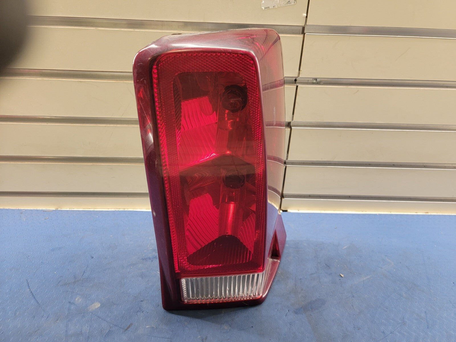 🔥02-06 Cadillac Escalade Passenger RH Right Rear Tail Light Lamp (Tested) Notes
