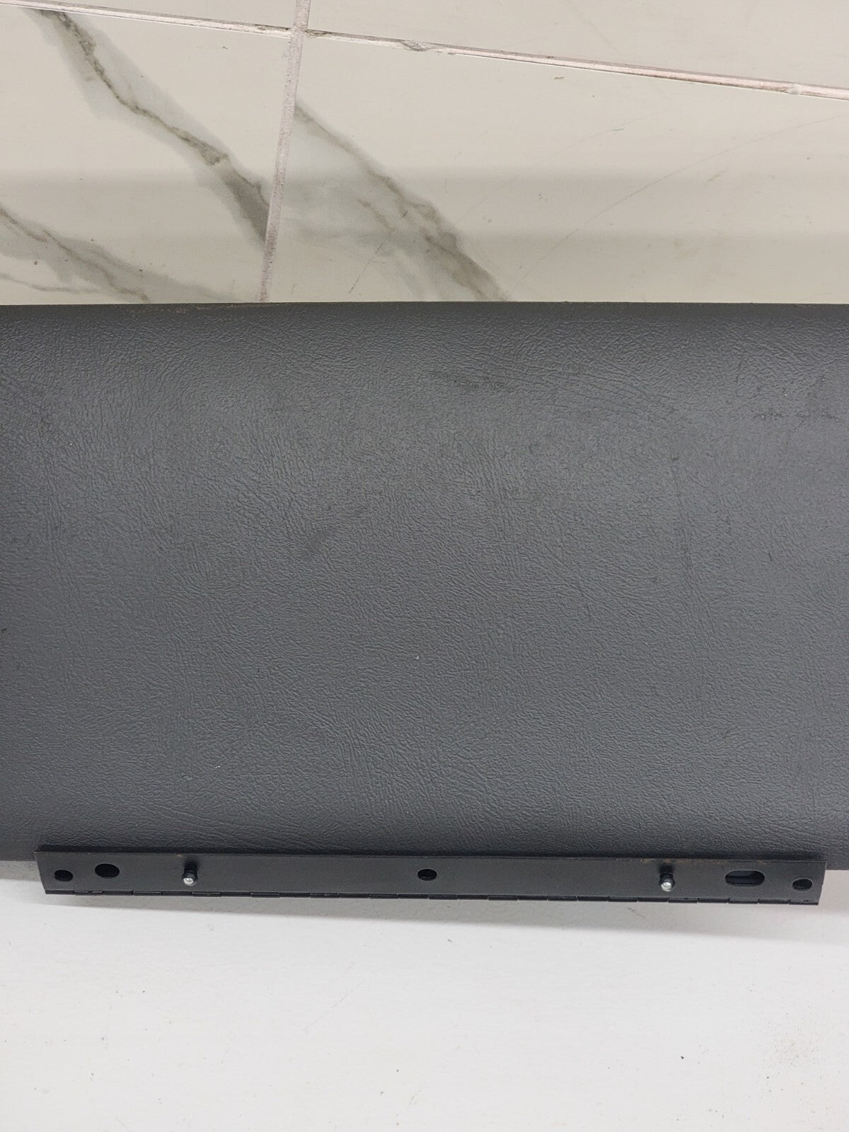 2002-2006 CADILLAC ESCALADE GLOVE BOX DASH STORAGE COMPARTMENT OE DARK GRAY G9