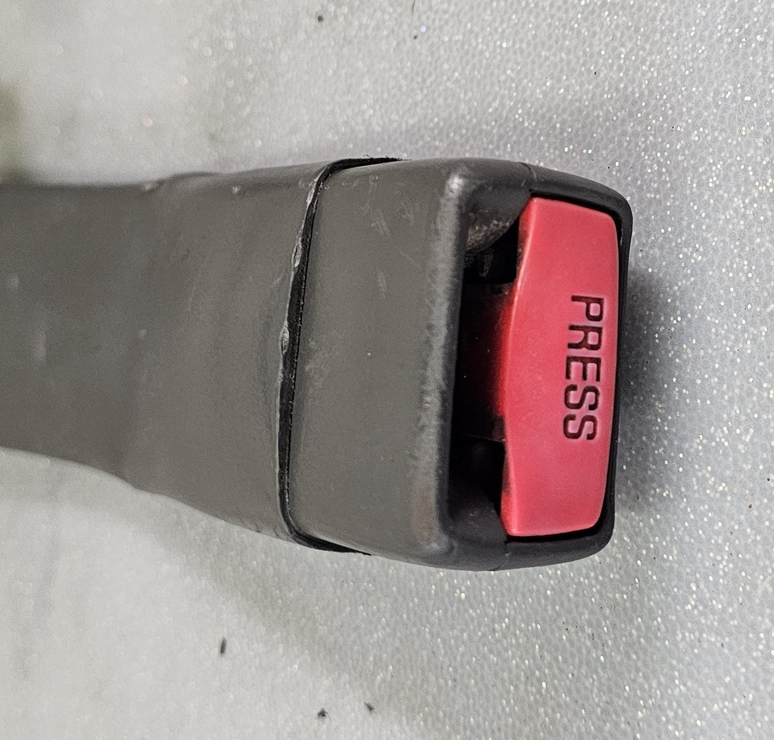 🔥03-06 Tahoe Yukon Sierra Silverado Front Seat Belt Buckle Black