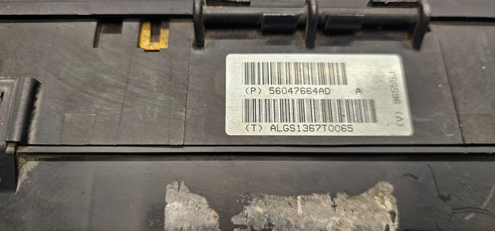 🔥2007 Jeep Liberty Under Hood Engine Relay Fuse Box Power Module Junction Block