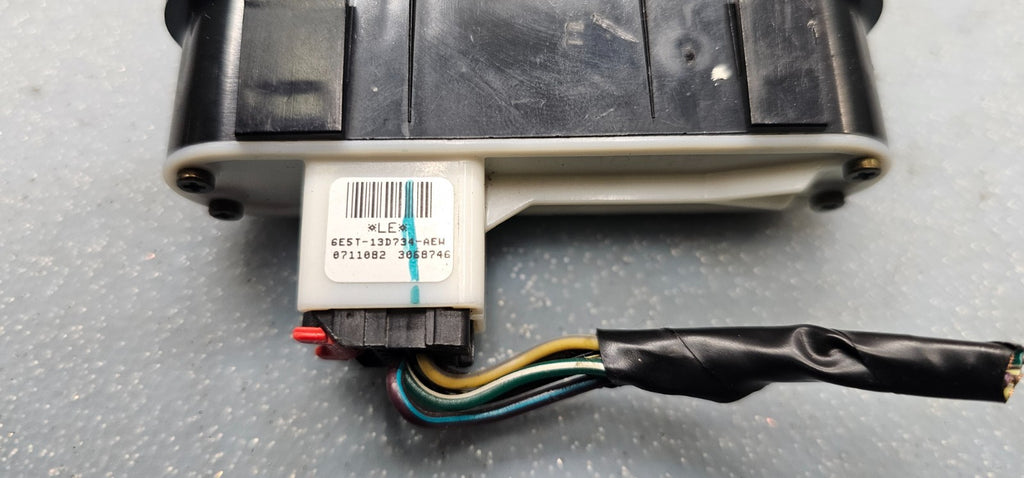 🔥06-09 FUSION MERCURY MILAN CENTER DASH HAZARD BUTTON SWITCH PASS RADIO BEZEL
