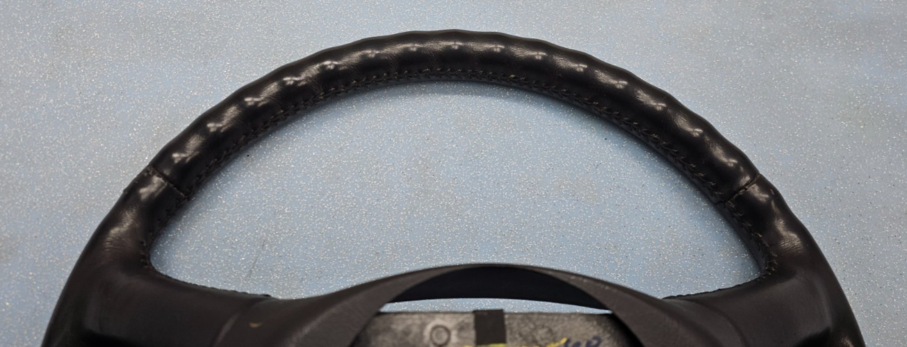 99-02 Chevy Silverado Tahoe Suburban Blazer SONOMA Steering Wheel Leather black