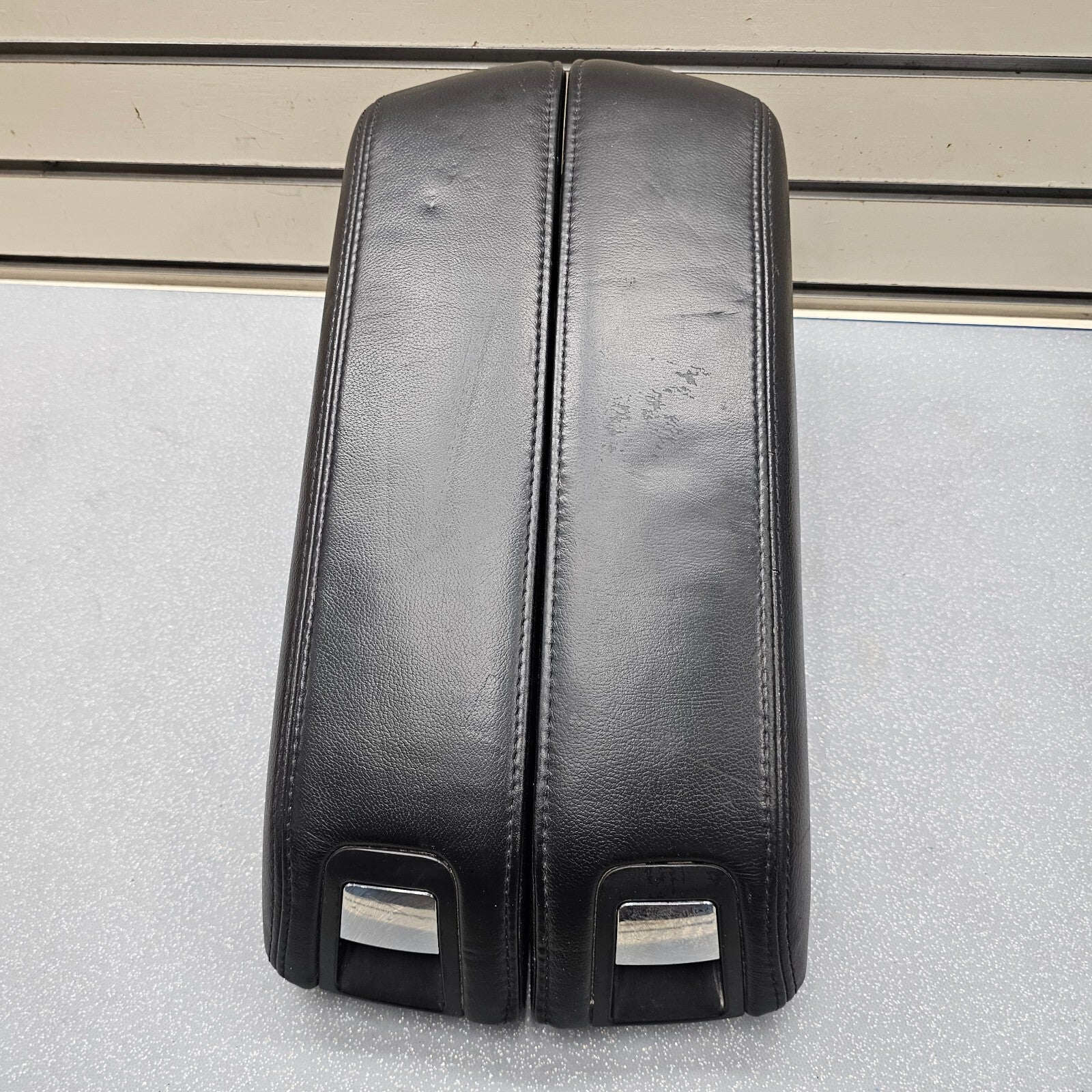 13-19 LINCOLN MKT Front Floor Console Arm Rest Lid Cover Top Pad Assembly Black