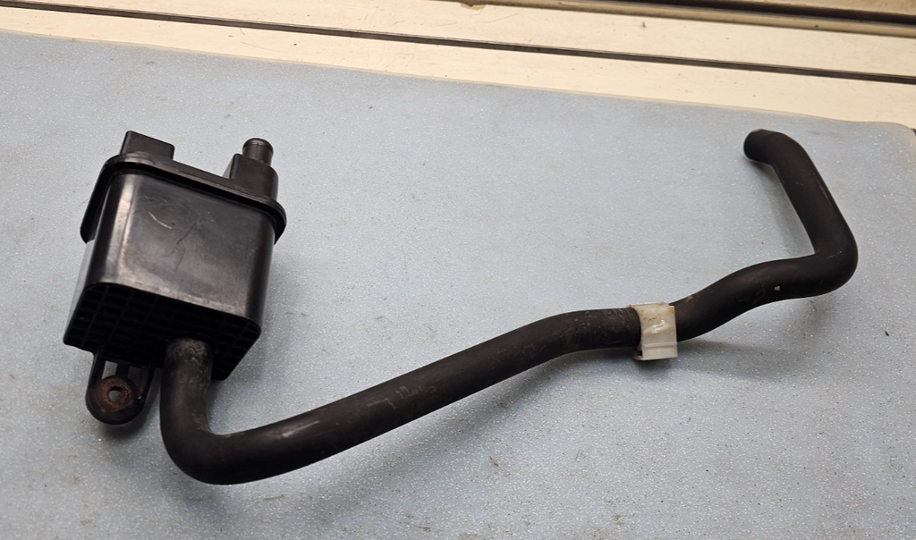 🔥98-02 ACCORD 4 CYLINDER FUEL VAPOR CHARCOAL EVAP EMMISION CANISTER ASSEMBLY