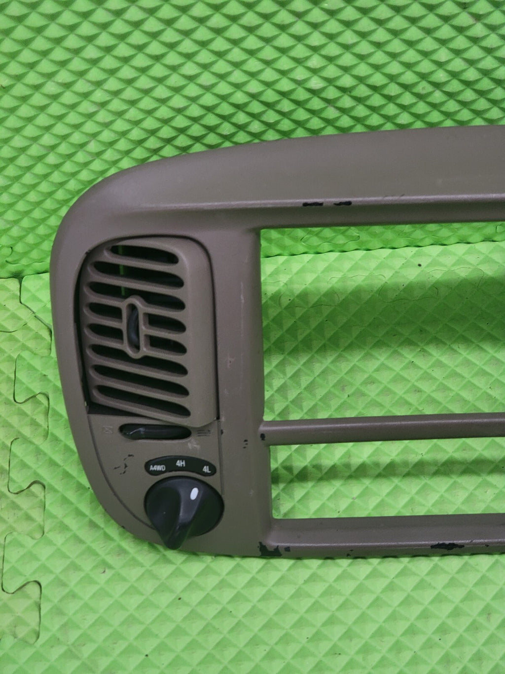 97-03 Ford F150 Center Dash Radio Climate BEZEL Trim Panel 🔴A4WD Line LT Tan B1