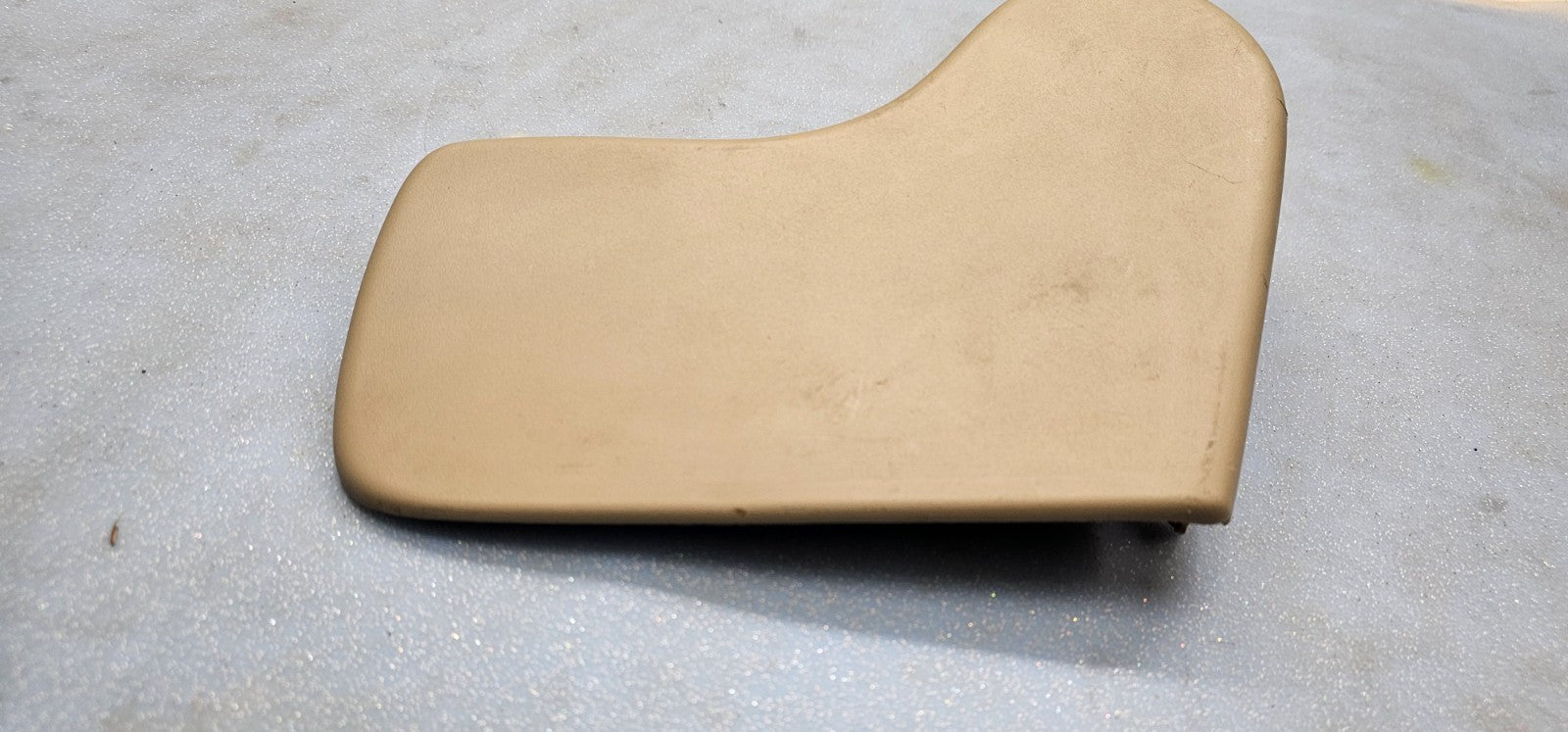 🔥07-14 Tahoe Suburban Yukon RH Passenger Front Seat Buckle Trim Cover TAN