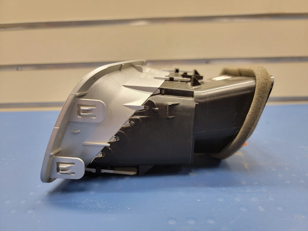 🔥10-17 CHEVROLET EQUINOX RIGHT FRONT PASSENGER DASH AC HEATER AIR VEN VT31