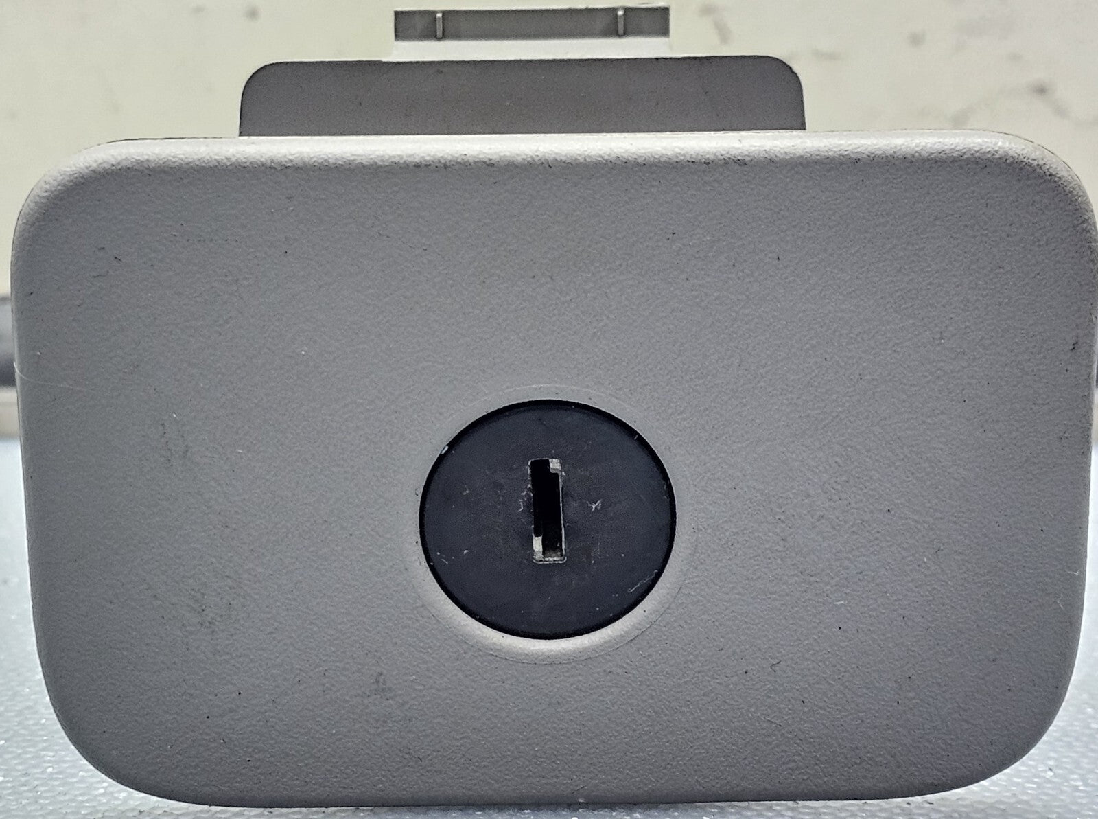 🔥03-07 Cadillac CTS SRX 05-09 STS Glove Box Storage Latch Lock Handle LT GRAY