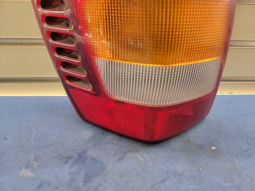 🔥1999-2004 Jeep GRAND Cherokee Rear DRIVER Side Tail Light Light OEM