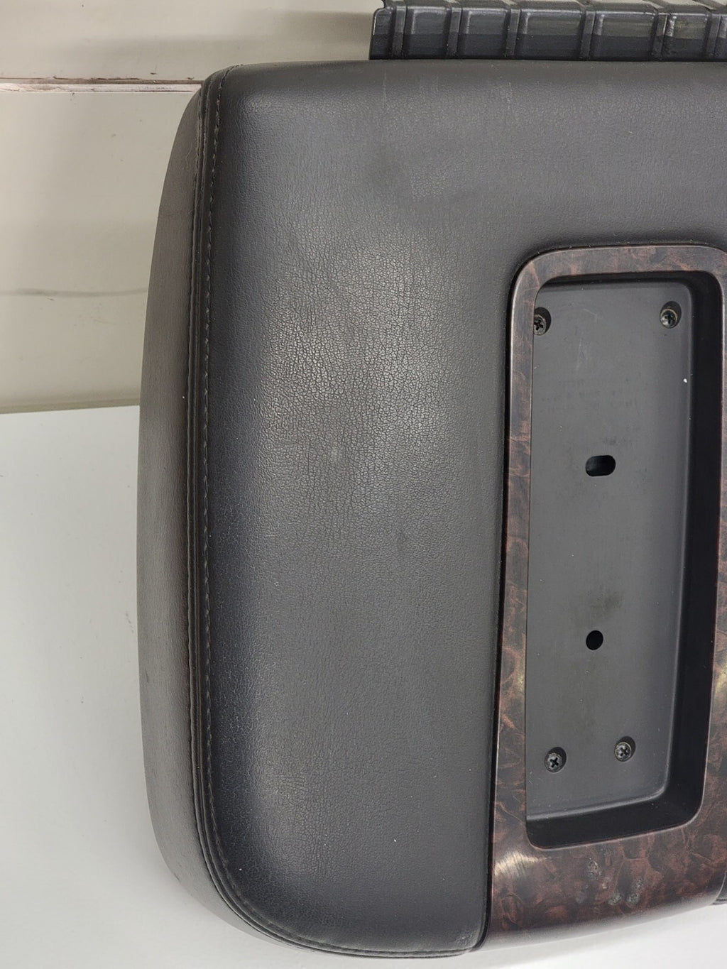 🔥07-14 Silverado Sierra Center Console Armrest Lid Leather Cover Assembly black