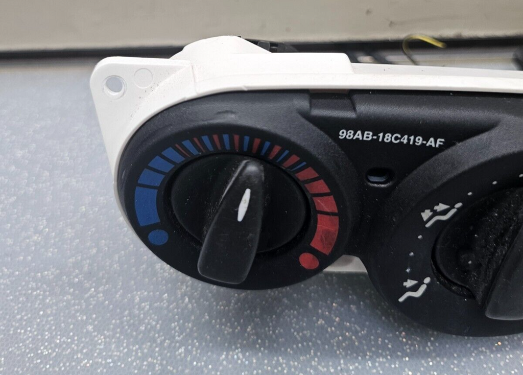 🔥00-07 Ford Focus Dash A/C Heater Climate Control Temperature Conditioner OEM