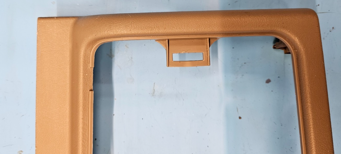 🔥03-06 CHEVY SILVERADO SIERRA DASH UPPER CENTER CONSOLE STORAGE CUBBY BEZEL TAN