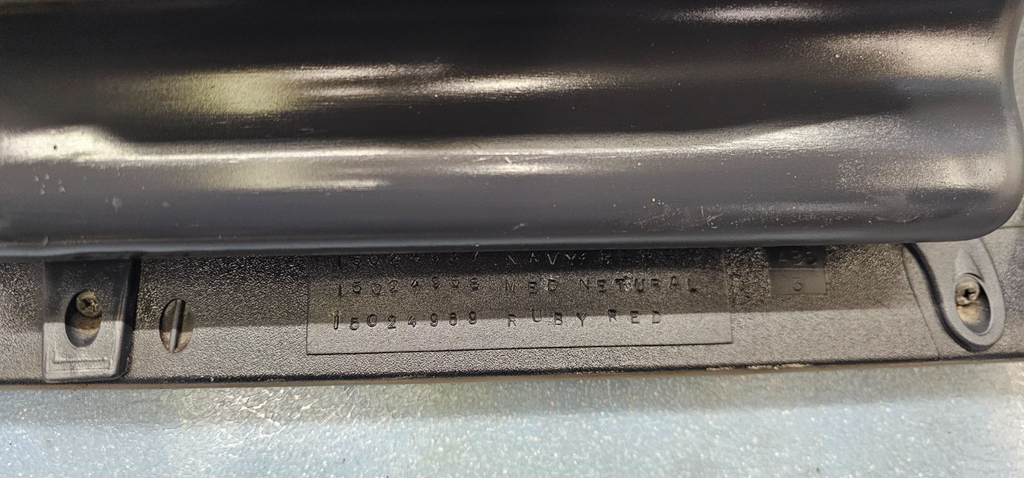95-99 CHEVY GMC TRUCK SILVERADOC/K Glove Box Storage Compartment Assembly TAN G2