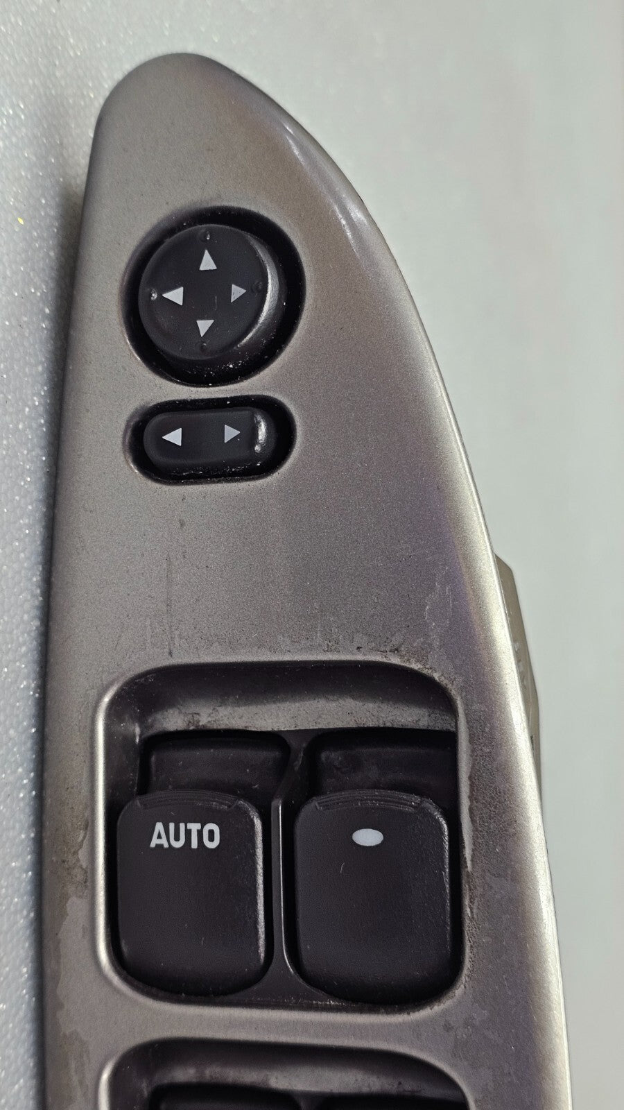 04-07 MALIBU LEFT DRIVER MASTER POWER WINDOW DOOR CONTROL SWITCH ASSEMBLY SILVER