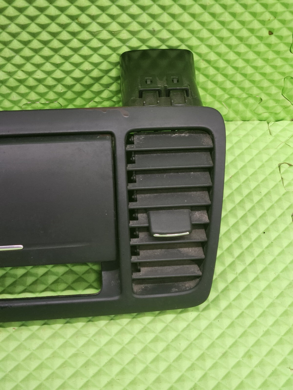 05-09 Subaru Legacy Outback Center Dash Trim Bezel Vents Clock Storage OEM B31