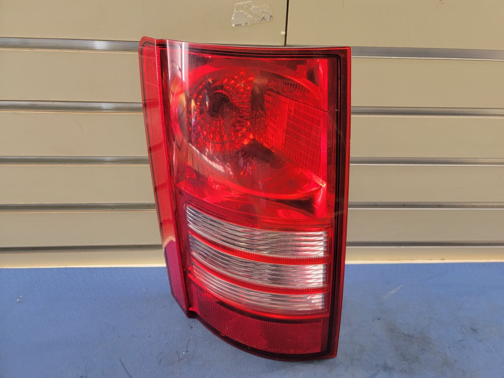 🔥2008-2010 CHRYSLER TOWN & COUNTRY LEFT DRIVER TAIL LIGHT REAR LAMP Assembly