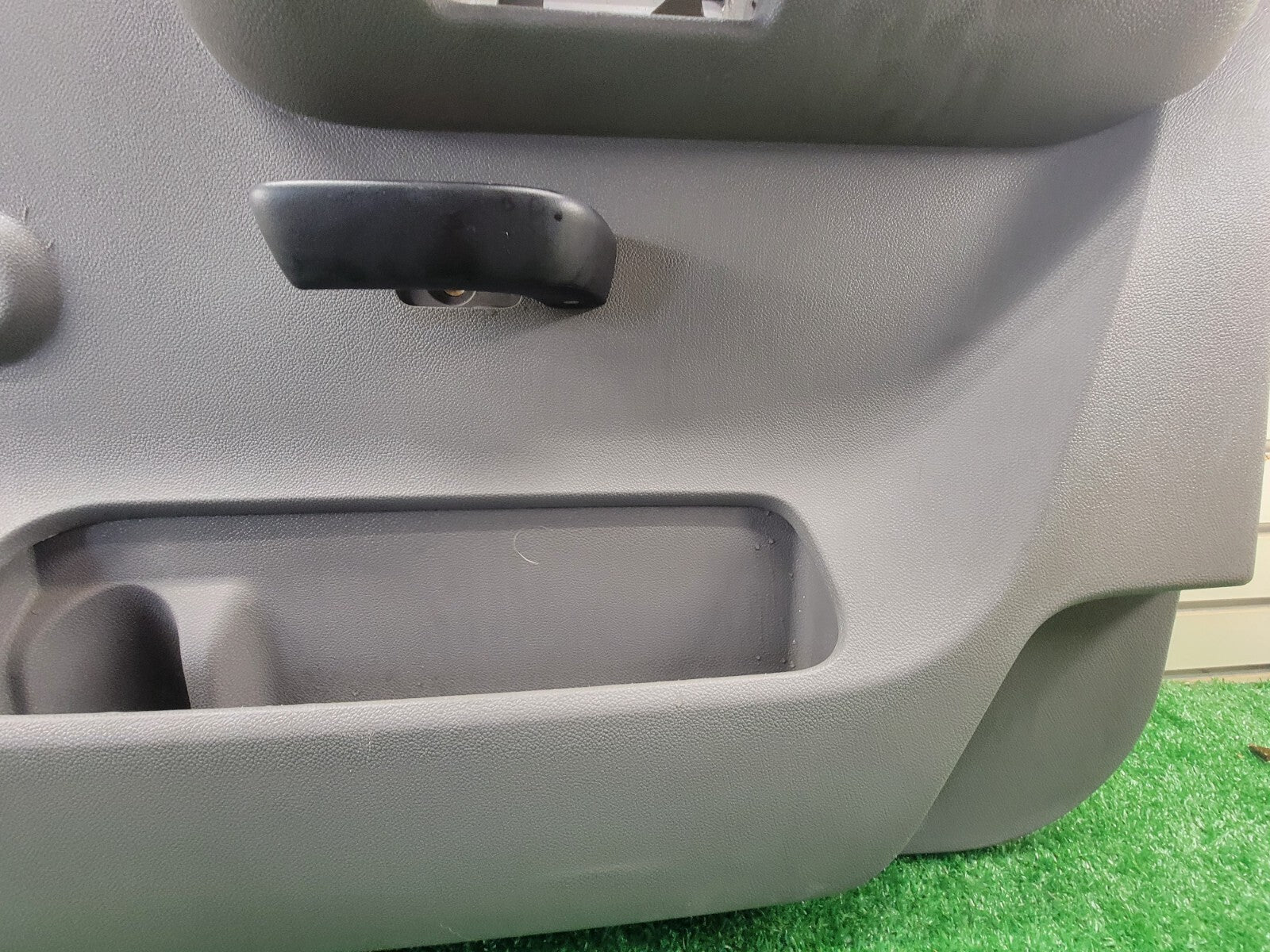 🔥07-09 Chevy Silverado Avalanche GMC Sierra Passenger Front Door Panel GRAY D19