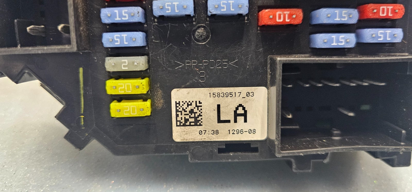 🔥2007 Escalade Yukon Tahoe Fuse Box Relay Control Module Wiring Junction Block