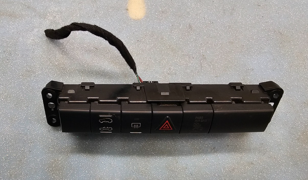 🔥06-08 PT CRUISER CENTER DASH HAZARD EMERGENCY LIGHT CONTROL SWITCH BLACK