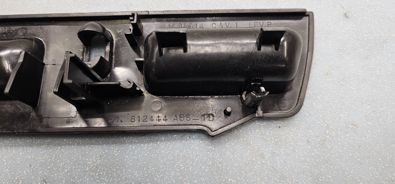 95-06 Silverado Sierra C/K 1500 2500 Center Console Jump Seat Lid Latch Assembly