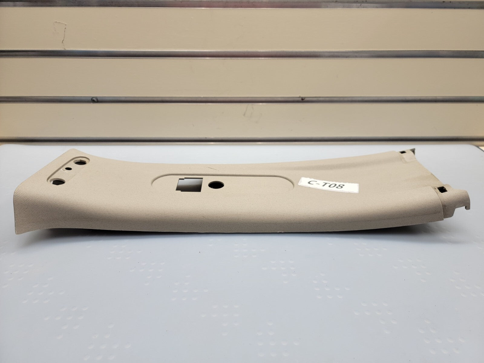 🔥07-09 CADILLAC ESCALADE RIGHT CENTER UPPER B PILLAR TRIM PANEL OEM 108767 Tan