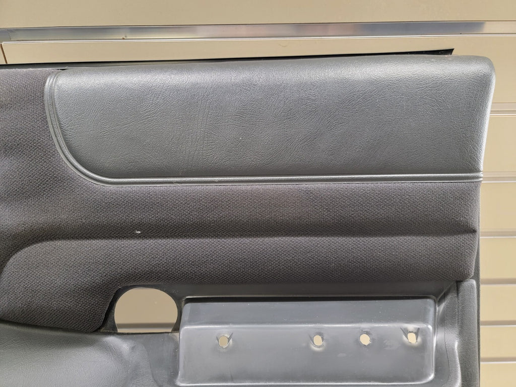 98-04 Chevy Blazer Jimmy S-10 GMC Sonoma Front Door Panel manual right BLACK