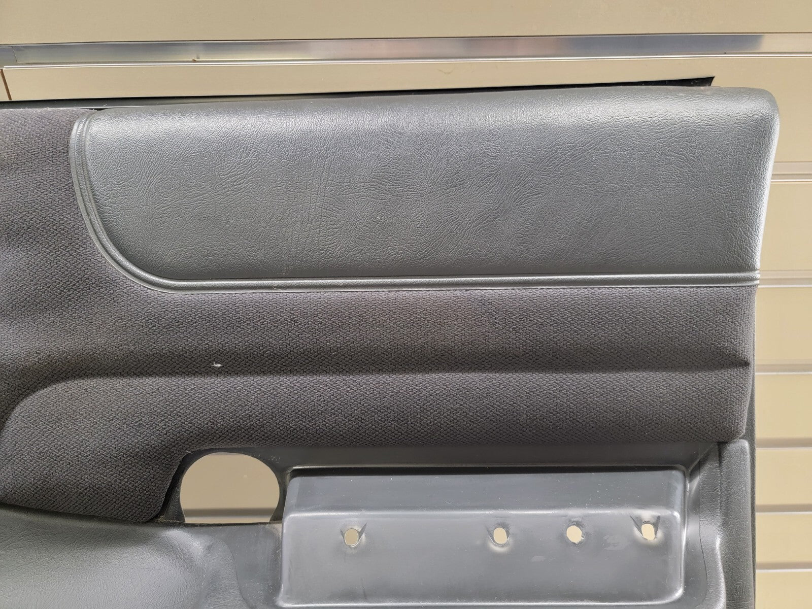 98-04 Chevy Blazer Jimmy S-10 GMC Sonoma Front Door Panel manual right BLACK