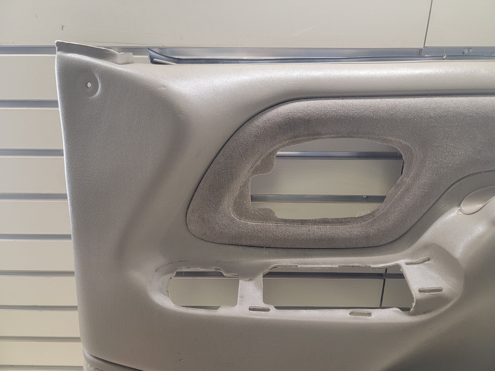🔥95-99 Chevy GMC Silverado C/K DOOR PANEL Front RIGHT Passenger auto TAN R D2