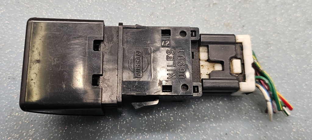 🔥02-04 Nissan Xterra Frontier hazard emergency light switch Niles