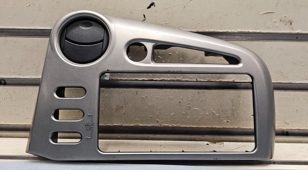 🔥2003-2008 Toyota MATRIX / Pontiac VIBE Center Dash Radio Bezel Trim Silver B26