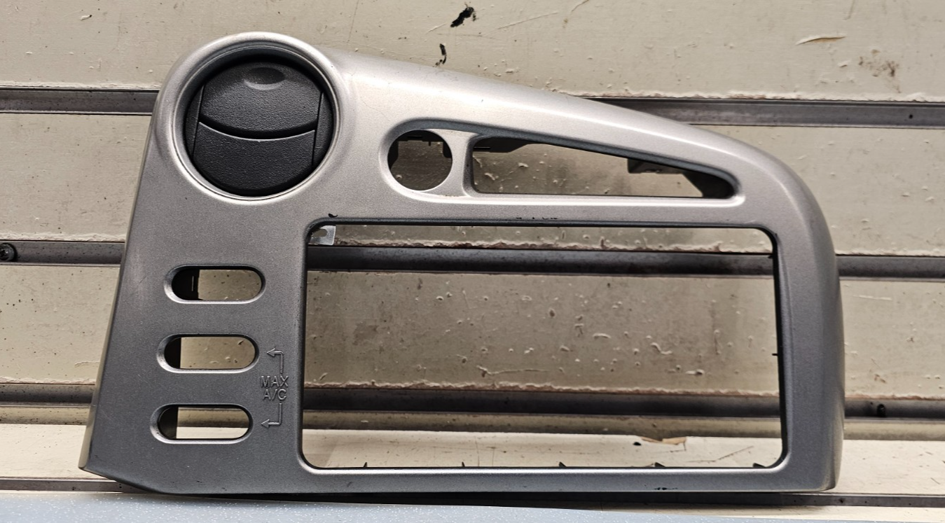 🔥2003-2008 Toyota MATRIX / Pontiac VIBE Center Dash Radio Bezel Trim Silver B26