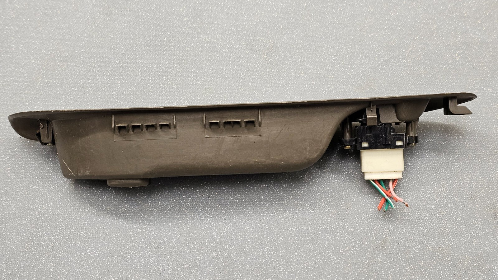 00-06 Mazda MPV Front Right Passenger Door Window Control Switch Bezel Trim Tan