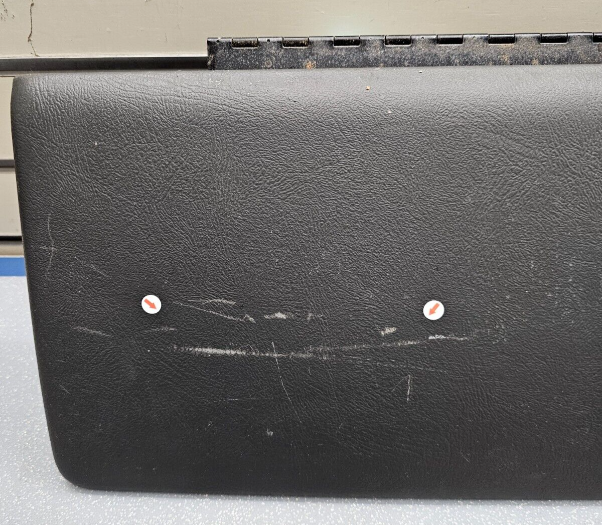 99-06 SILVERADO SIERRA Dash GLOVE BOX Storage Compartment Assembly Black G3