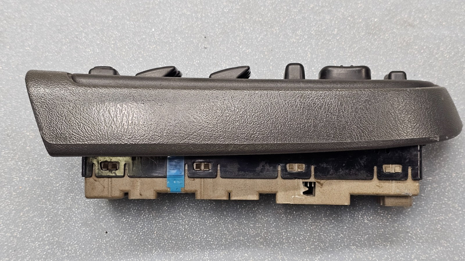 03-06 Silverado Sierra Power Left Driver Master Window Switch Assembly Black WS4