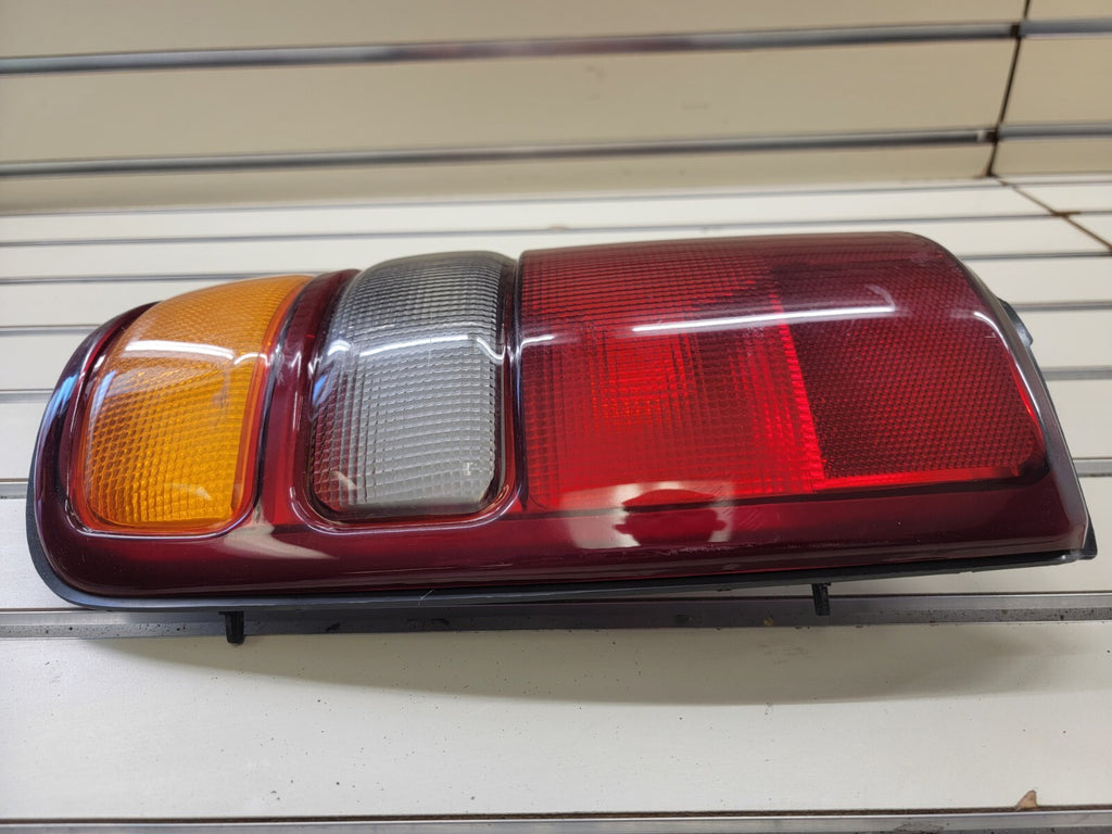 2000-2003 Chevrolet Tahoe suburban taillight Tail Light Assembly Left driver