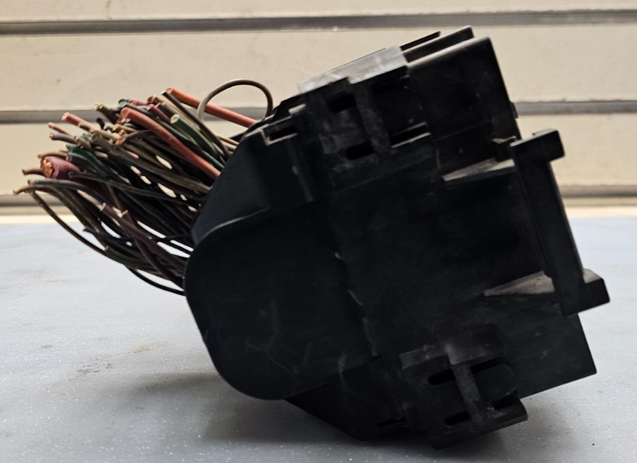 🔥00-02 Expedition Fuse Box Junction Relay Module Unit Integrated Power Module