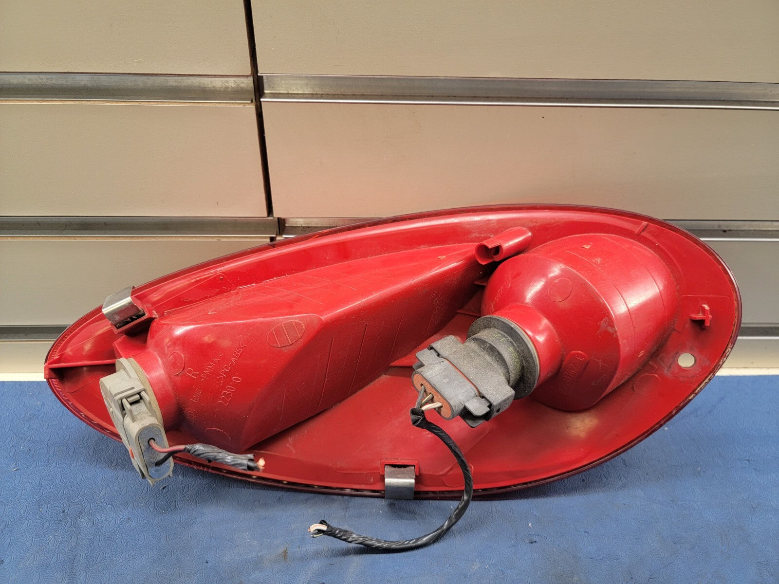 🔥2001-2005 Chrysler PT Cruiser Tail light RIGHT  side brake light assembly
