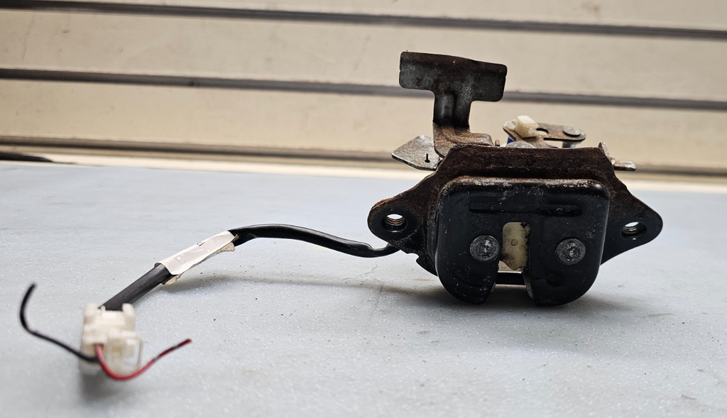 🔥97-04 Nissan Pathfinder QX4 SUV Rear Trunk Latch Tail Gate Door Lock Assembly