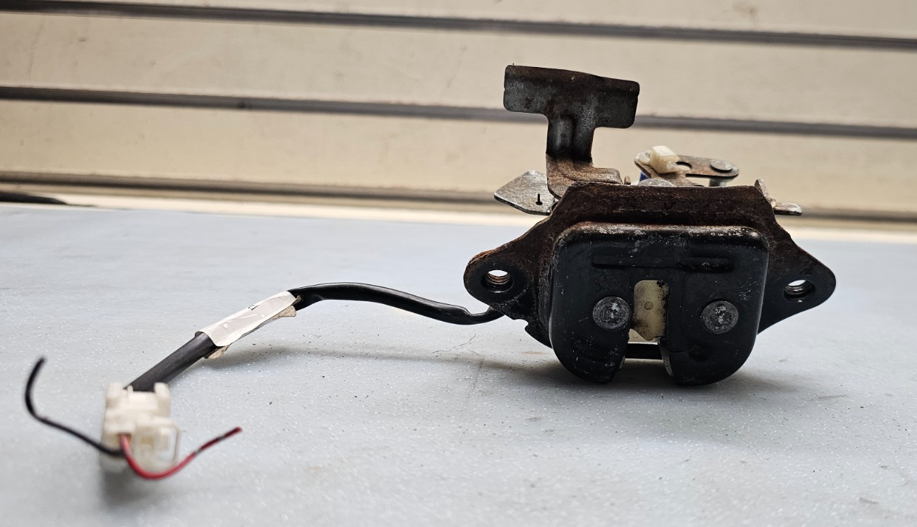 🔥97-04 Nissan Pathfinder QX4 SUV Rear Trunk Latch Tail Gate Door Lock Assembly