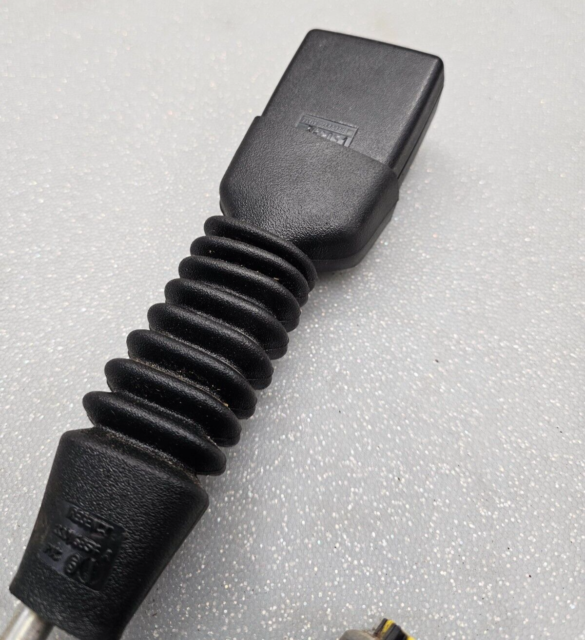 2004-2008 Ford F-150 passenger Front Seat Seatbelt Buckle Retractor End Assembly