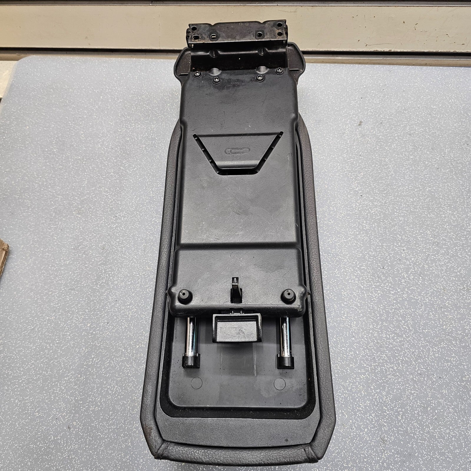 🔥09-10 Journey Front Center Console Sliding Armrest Lid Top Pad Assembly Black