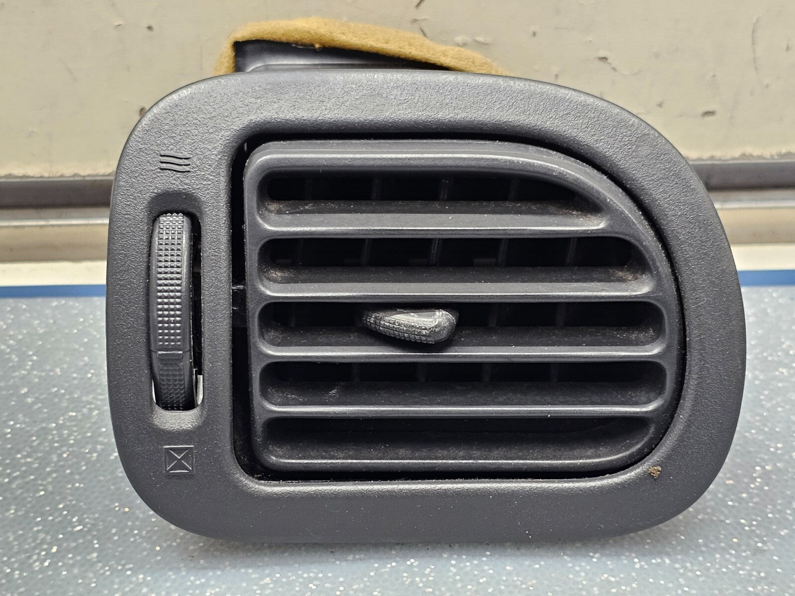 🔥01-03 PROTEGE DASH RIGHT PASSENGER AIR VENT HEATER CONDITIONER GRILLE DK GRAY
