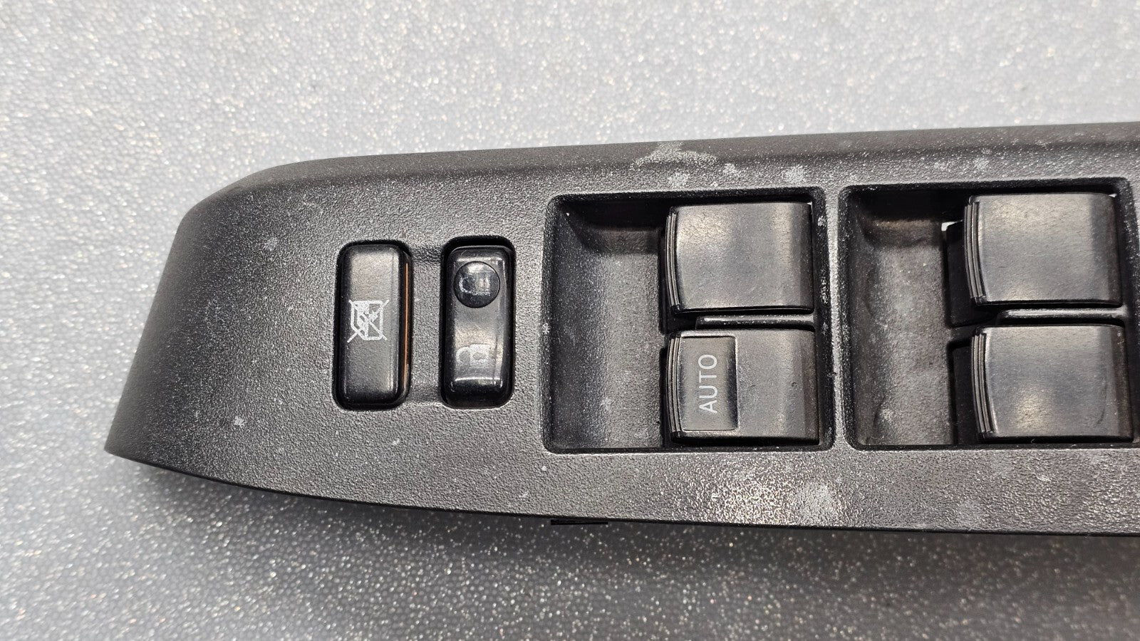 🔥09-15 Matrix Corolla Yaris Left Driver Master Power Window Switch Lock Black