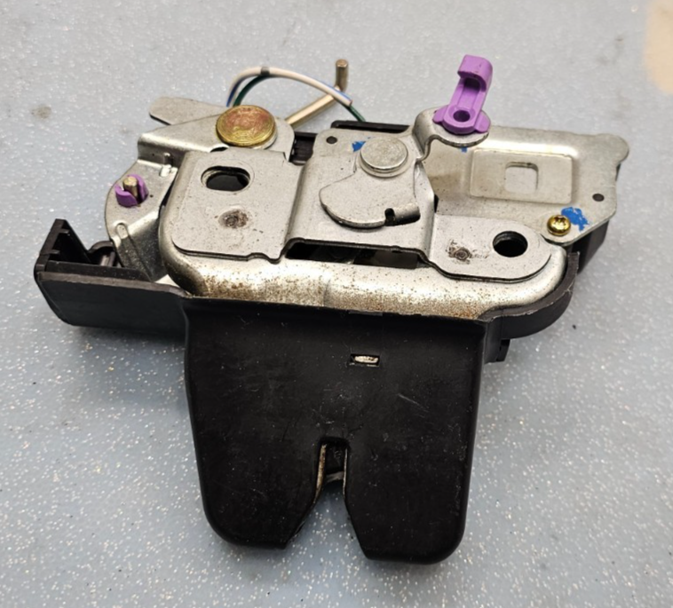 🔥02-06 Camry Luggage Compartment Deck Power Release Door Lock Latch Actuator