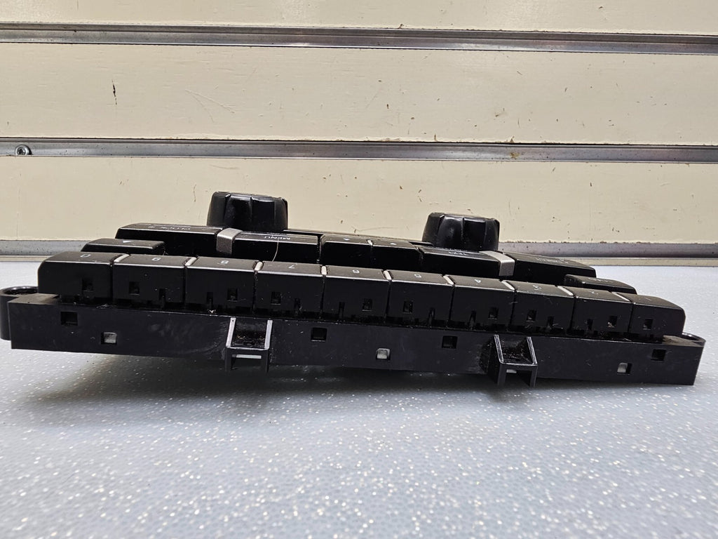 09-12 Ford F150 Center Dash AM/FM CD AUX Radio Stereo Faceplate Trim Panel Black