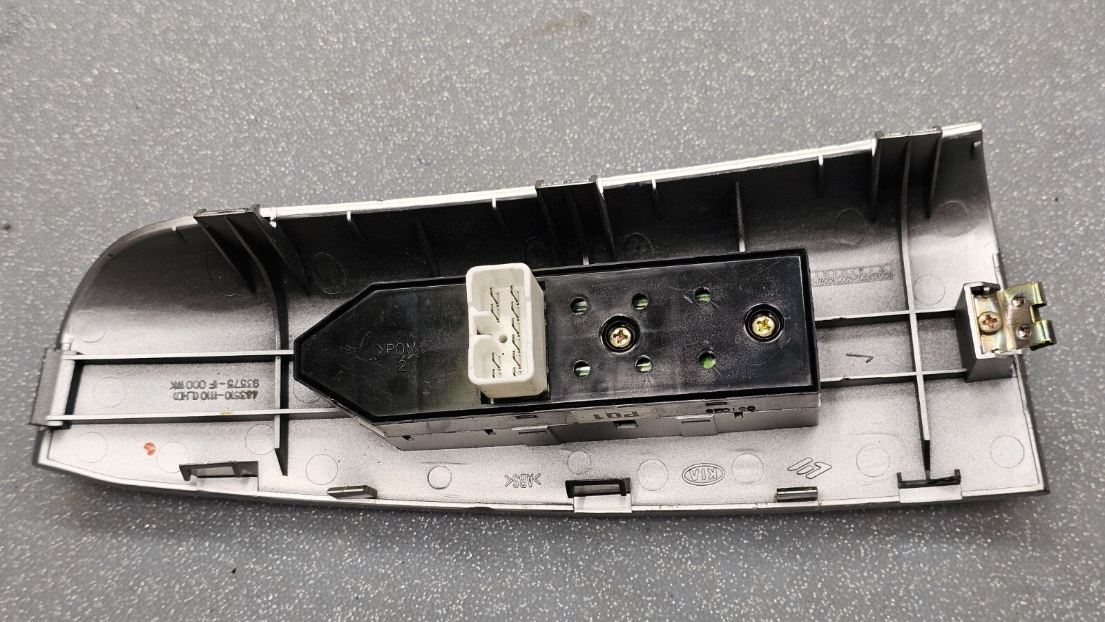 🔥05-10 Kia Sportage Front Right Passenger Window Control Switch Bezel Silver