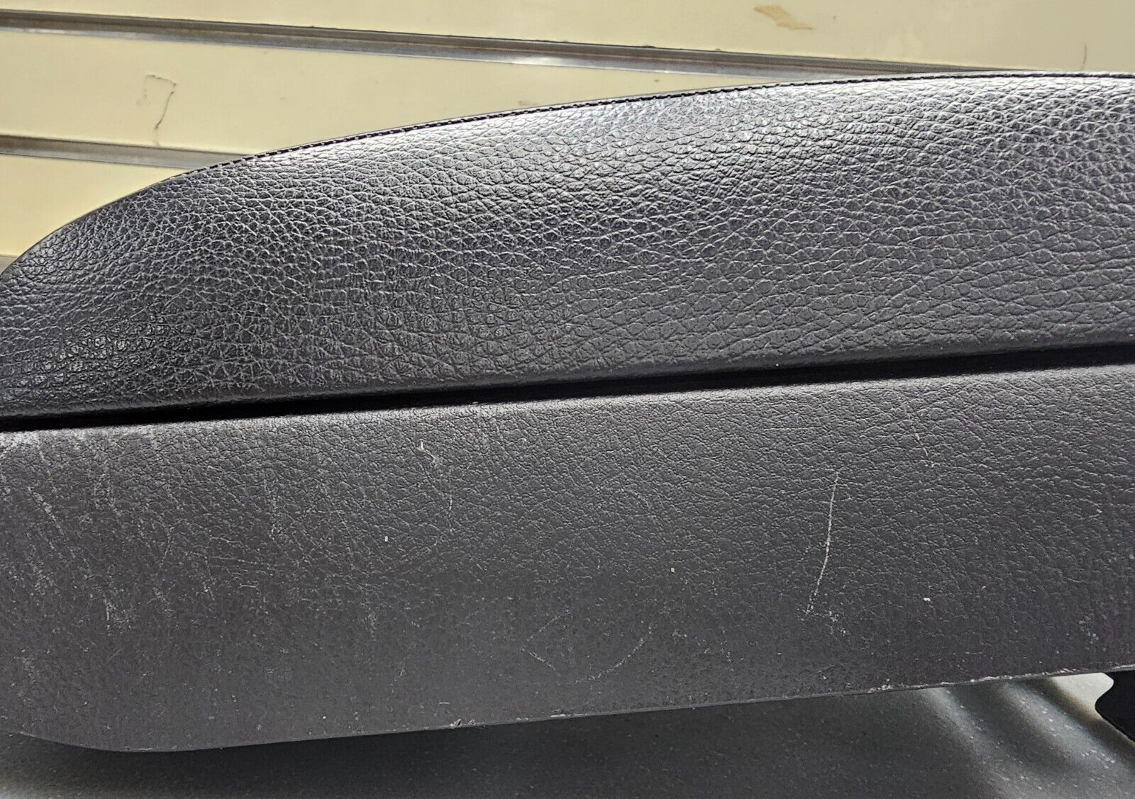07-12 Santa Fe Center Console Arm Rest Cover Lid Top Pad Storage Assembly Black