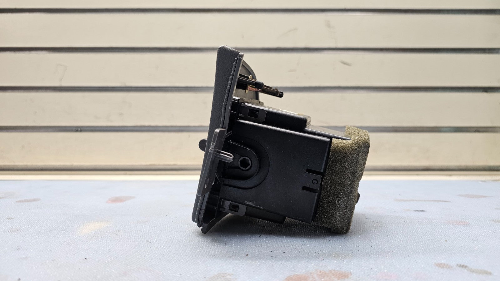 98-11 Grand Marquis Crown Victoria Dash Right Passenger AC Heater Air Vent Black